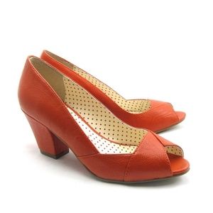 B.a.i.t Size 8 Vintage Inspired  Pinup Shoe Orange